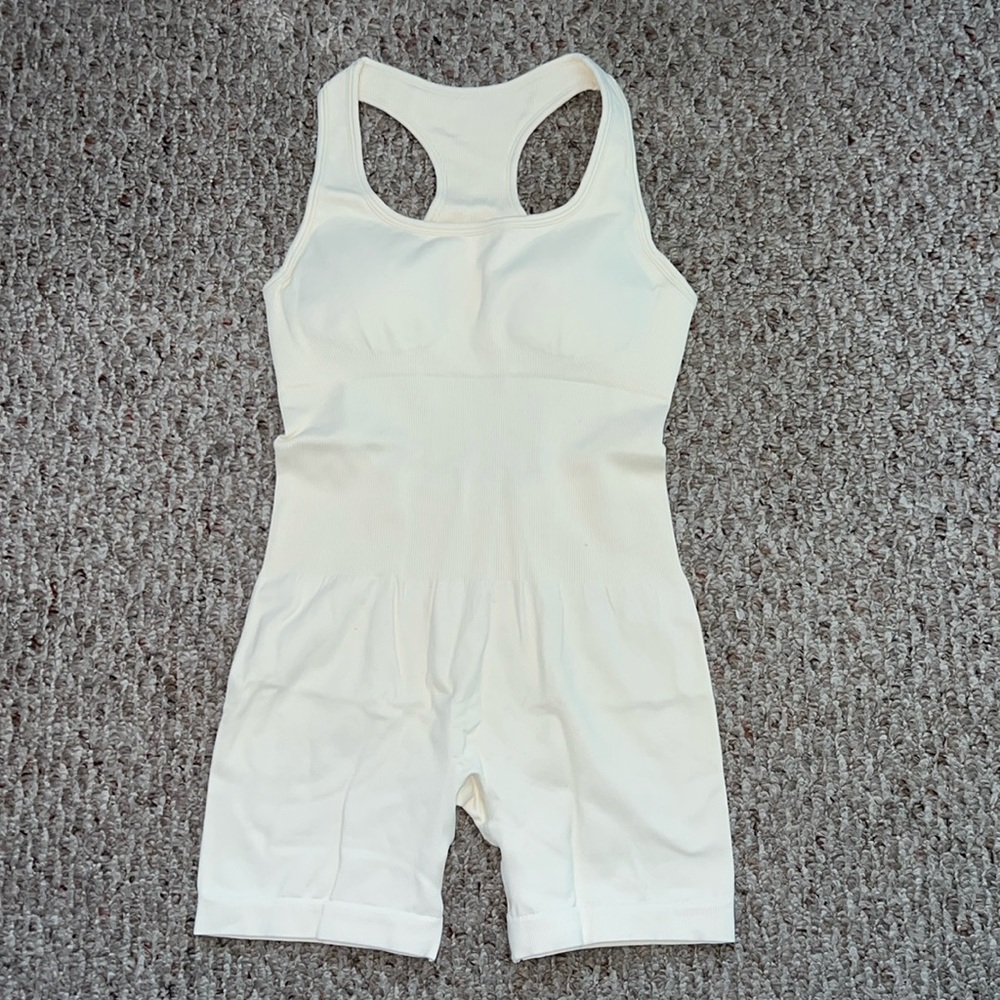 Brand new shape-wear bodysuit in beige with open back in Size M